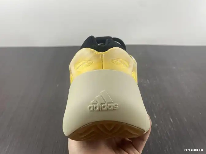 Safflower V3 700 HP5425 Mono Yeezy Adidas 0501